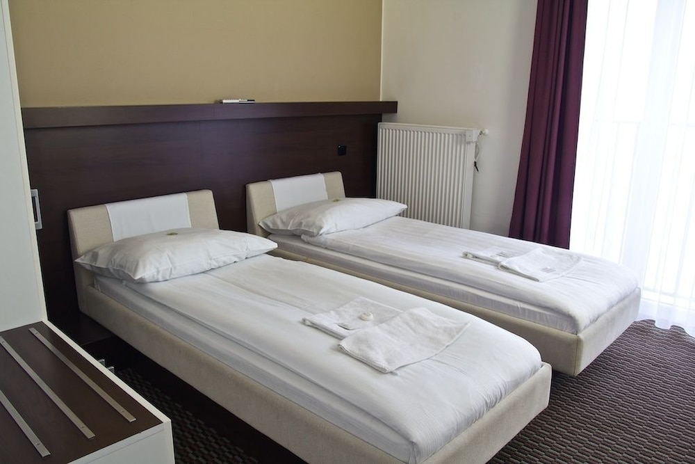 Economy Twin Room photo 1