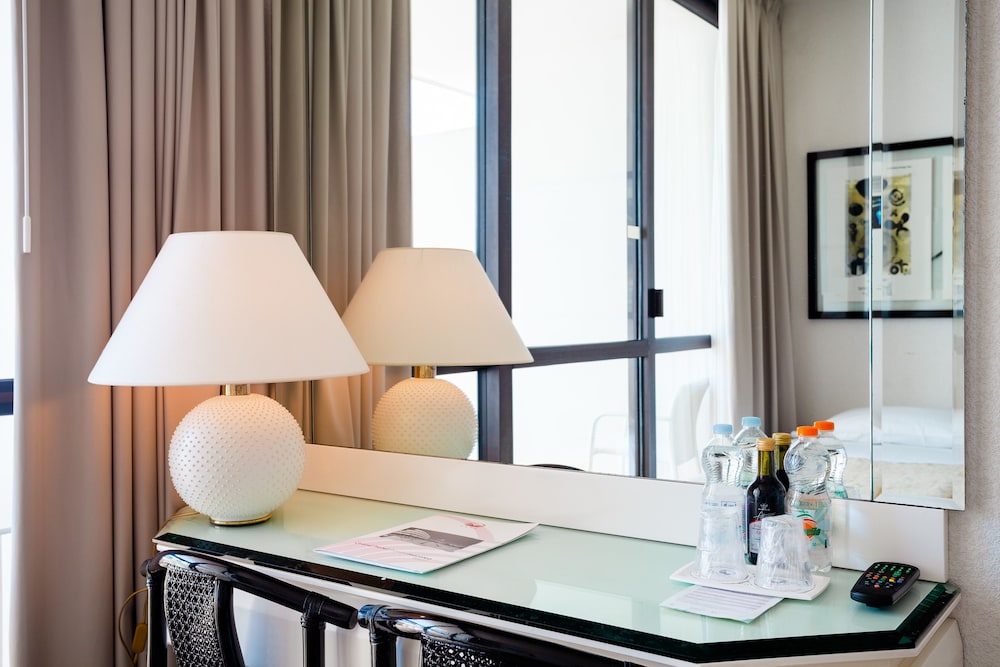Deluxe Room, Sea View - Photo 2