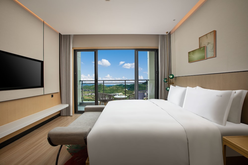 Suite, 1 Bedroom (Living Area) - Photo 2