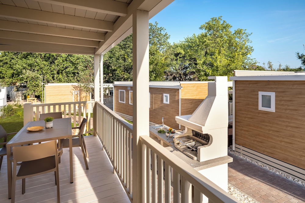 Premium BBQ Mobile Home, Terrace photo 2