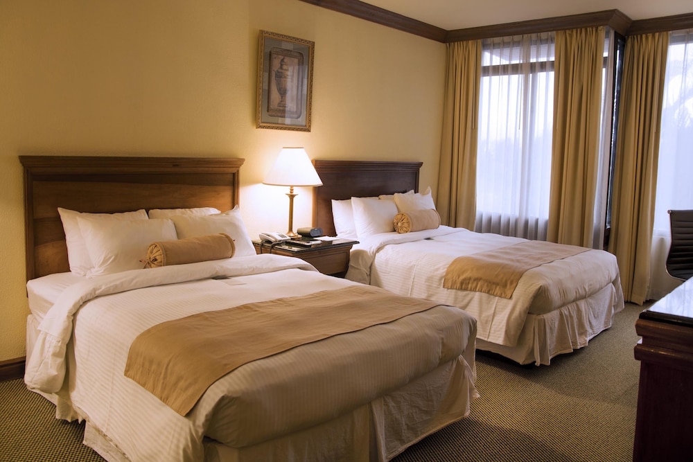 Standard Room, 2 Queen Beds - Photo 2