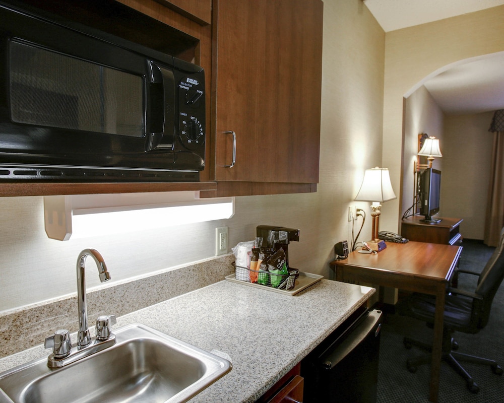 Suite, Multiple Beds, Non Smoking - Photo 4