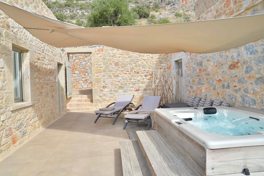Junior Suite, Hot Tub, Sea View photo 3