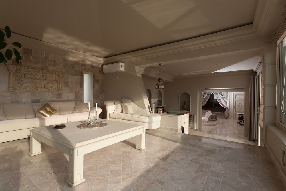 Royal Double Room, Pool Access, Pool View photo 3