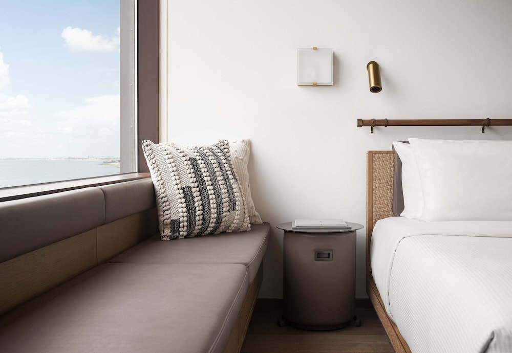Executive Room, 1 King Bed, River View - Photo 8