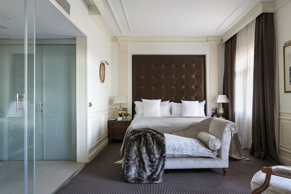 One Bedroom Suite Red Level Lounge Access