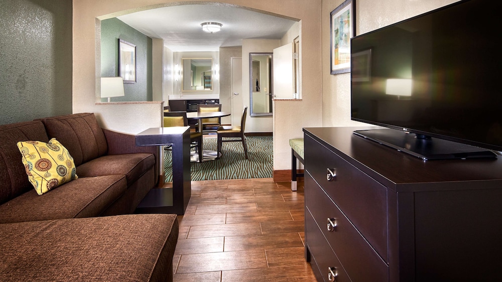Suite, 1 King Bed, Smoking, Refrigerator & Microwave photo 1