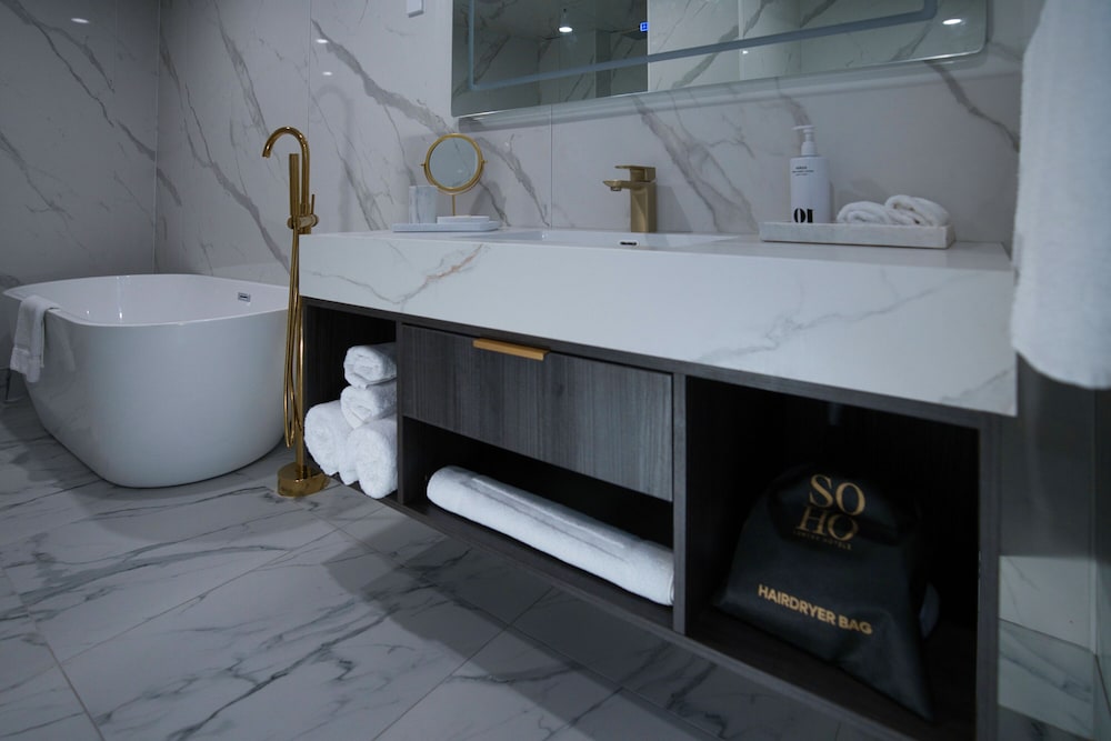Executive Studio Suite thumbnail 6