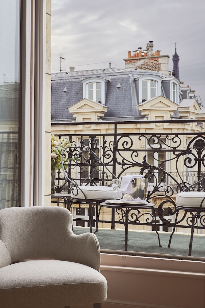 Deluxe Executive Balcony Eiffel Tower
