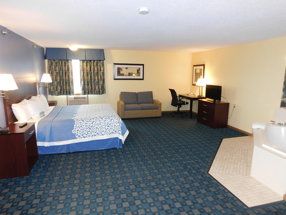 Studio Suite, 1 King Bed, Non Smoking photo 3