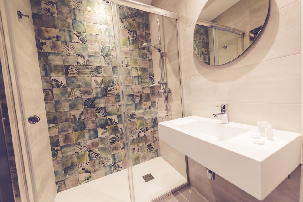 Double Room - Photo 18