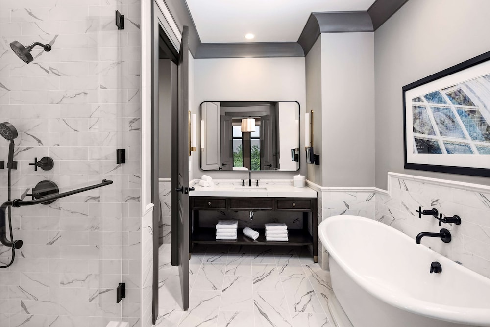 2 Bedroom, 1 King & 2 Queen Suite, Accessible (Hearing) thumbnail 6