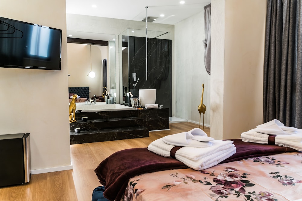 Superior Suite - Photo 16