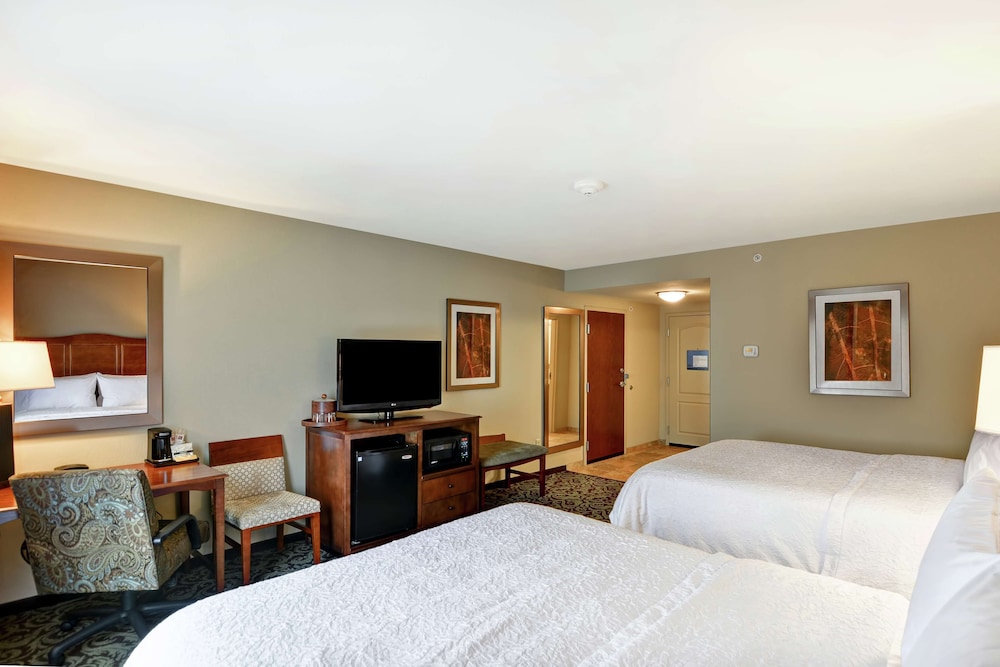Room, 2 Queen Beds, Accessible, Non Smoking - Photo 2