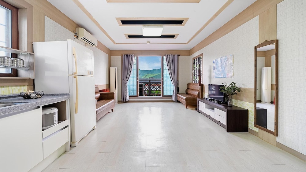 Basic Room, 1 Bedroom (102(Oceanview)) - Photo 2