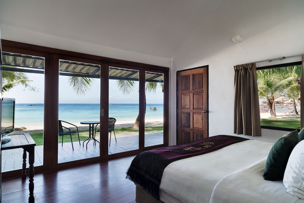 Beachfront Garden Wing Bungalow