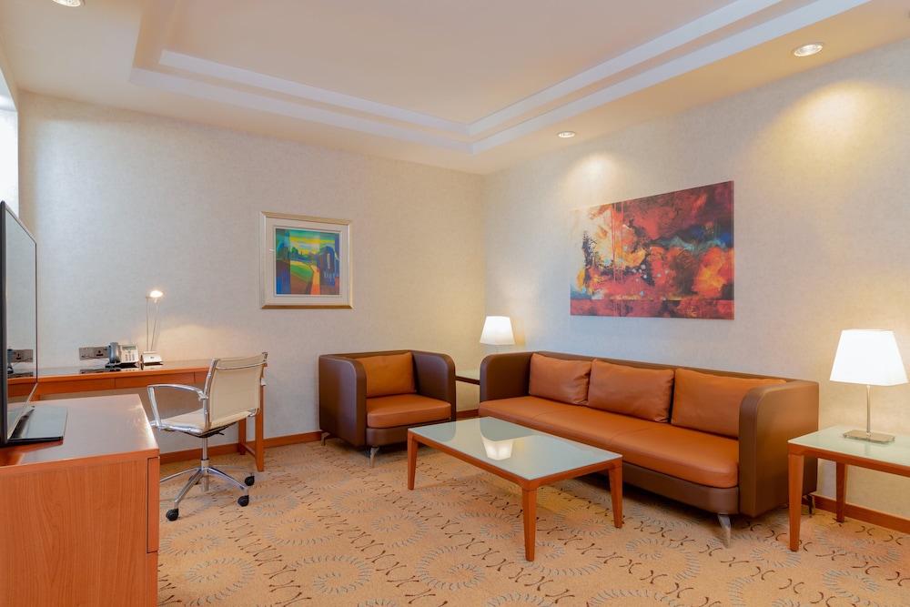 Suite, 1 Bedroom - Photo 14