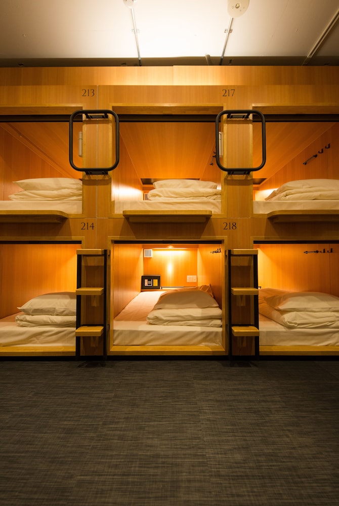Adjacent Room Standard Capsule, Men only photo 2