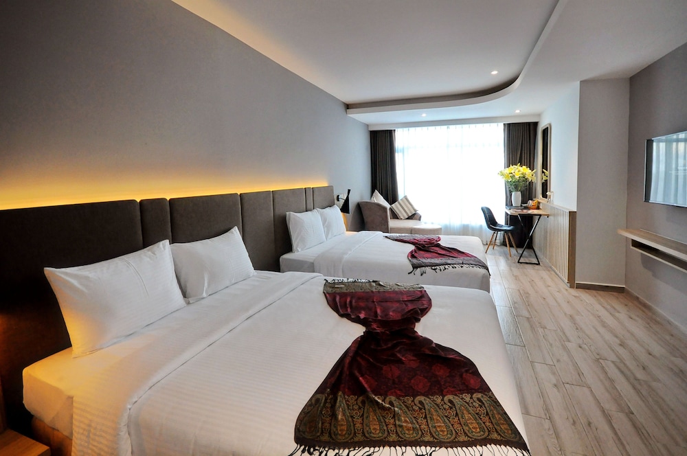 Deluxe Quadruple Room - Photo 10