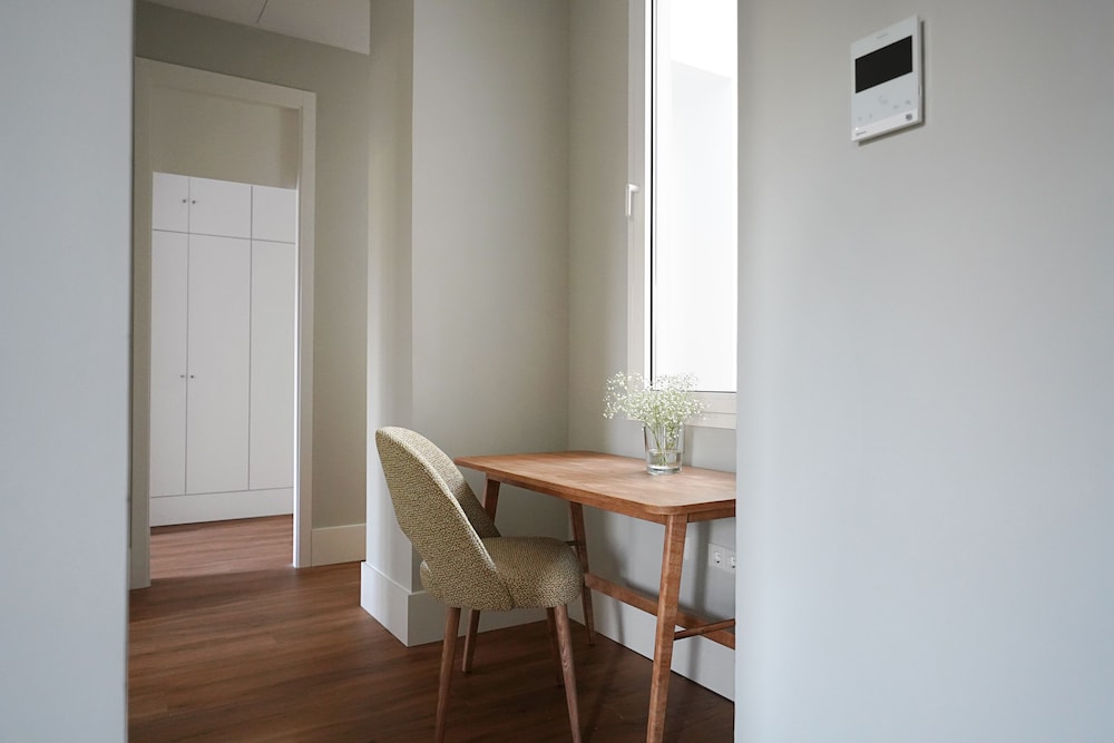 2 Bedroom Apartment with Balcony thumbnail 6