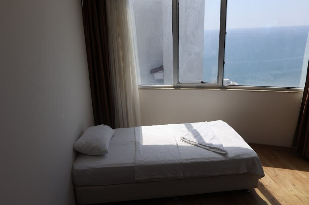 Economy Twin Room, Partial Sea View, Sea Facing photo 1