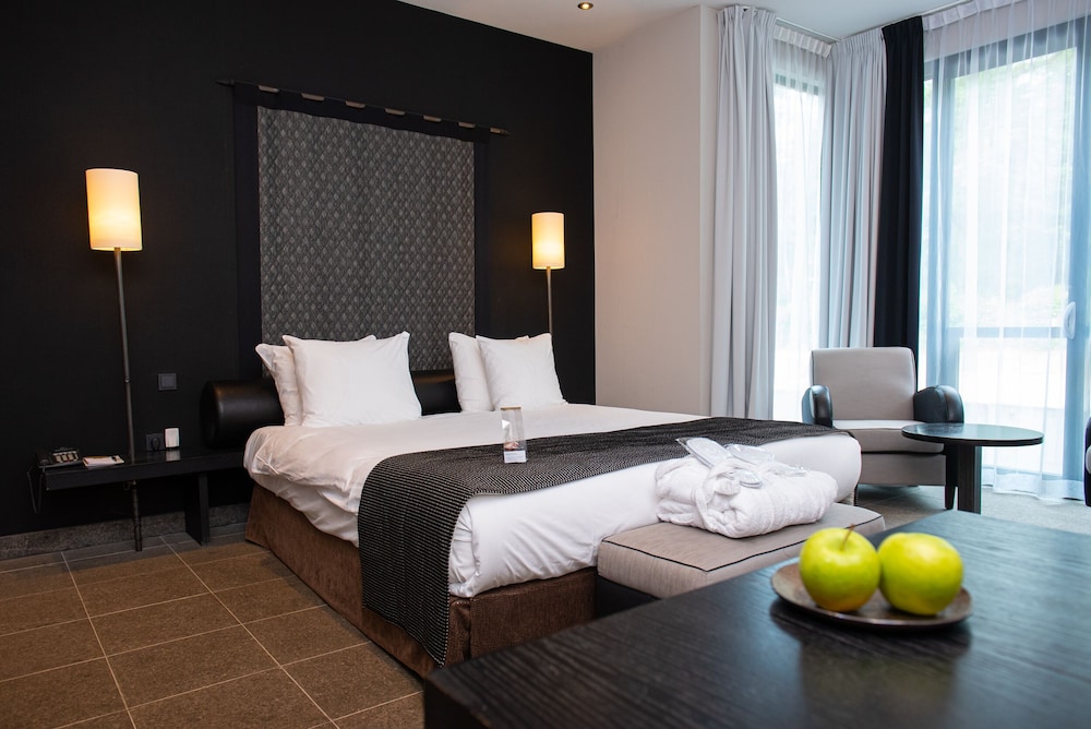 Grand Double Room, 1 King Bed, Garden View photo 1