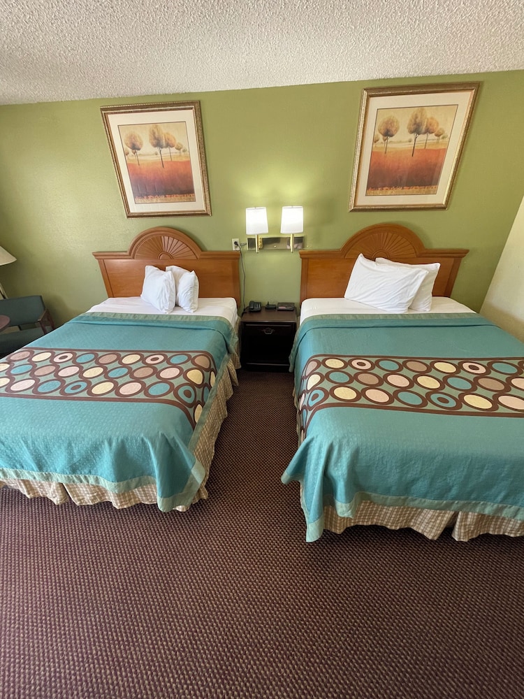 Standard Room, 2 Queen Beds, Non Smoking - Photo 4