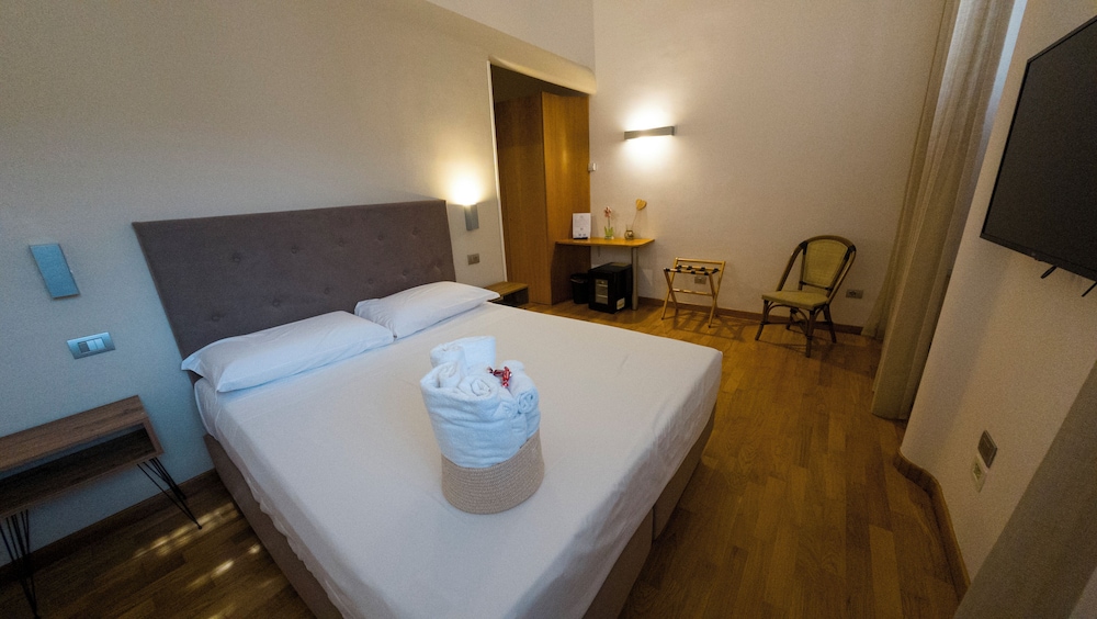 Business Double or Twin Room, 1 Bedroom, Non Smoking, Courtyard View