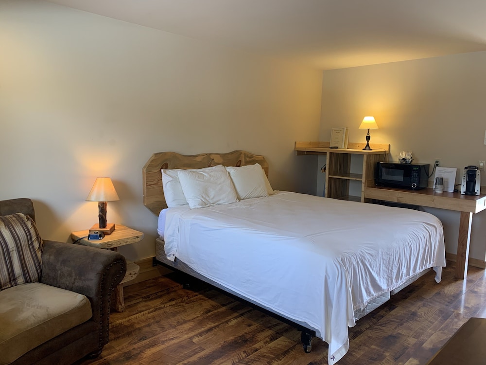 Suite, 1 King Bed, Accessible, River View photo 2
