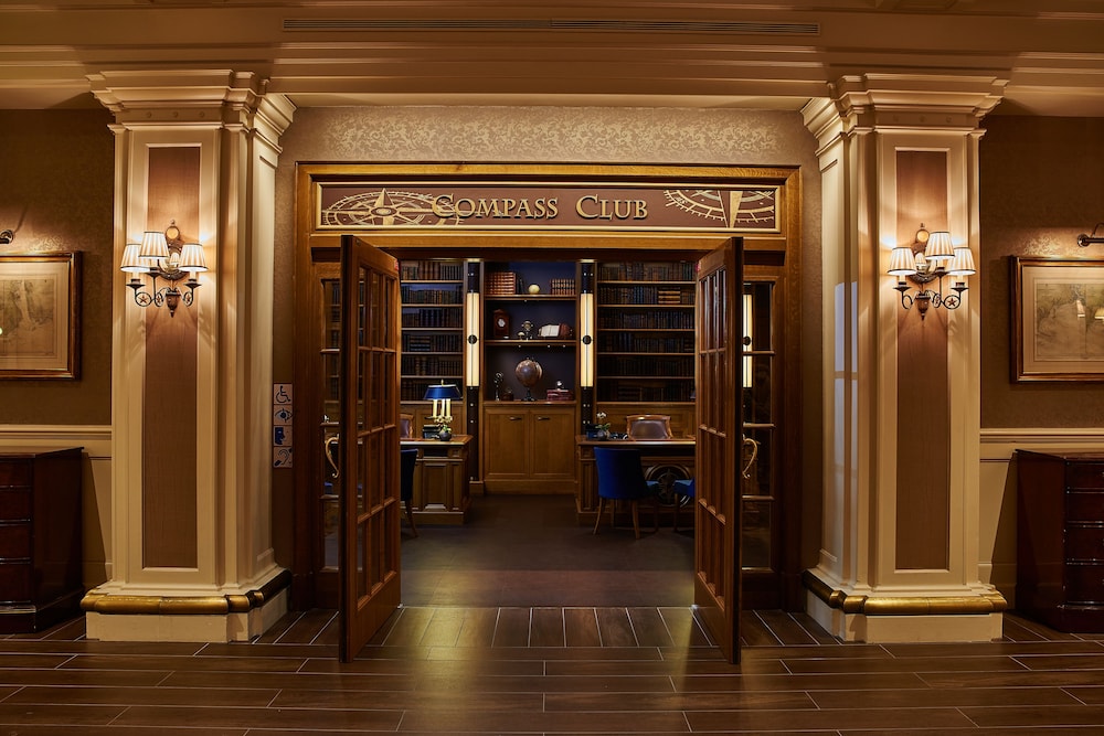 Compass Club Room - Lake View thumbnail 6