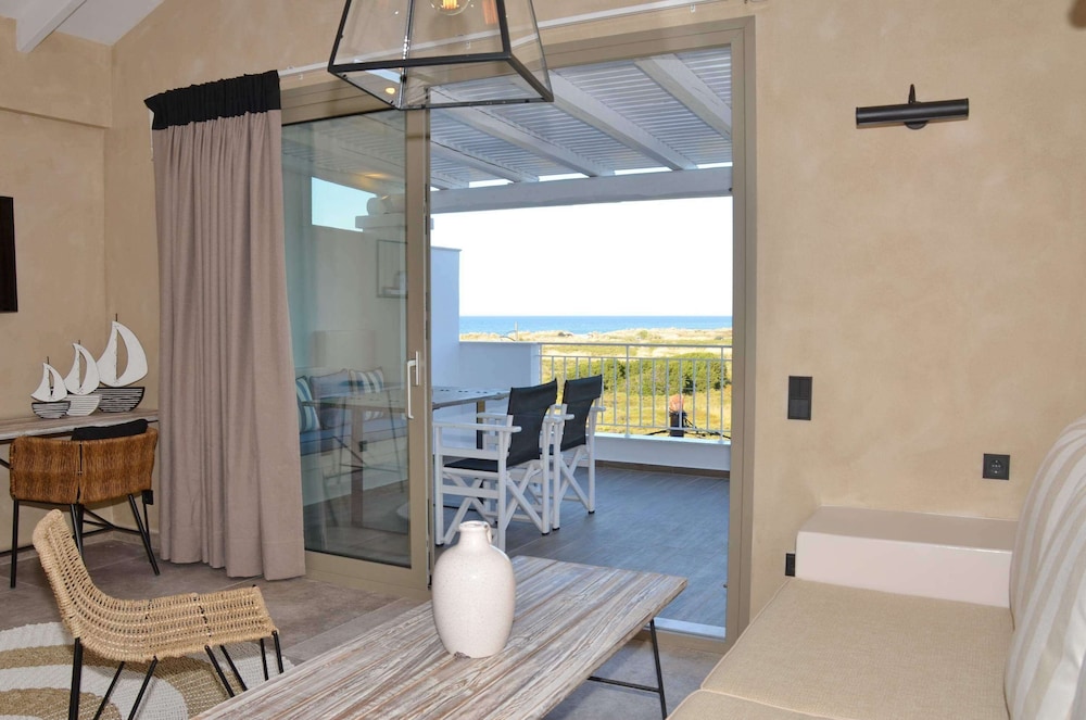 Honeymoon Suite, Sea View - Photo 9