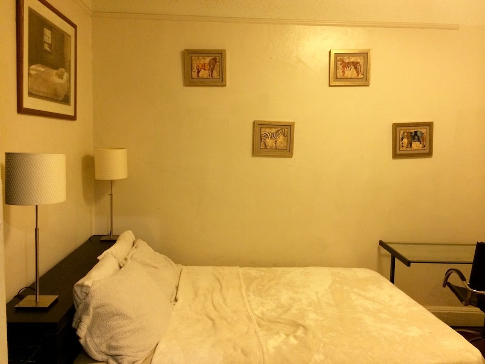 Apartment, 1 Bedroom (Shared Kitchen and Bathroom) photo 2