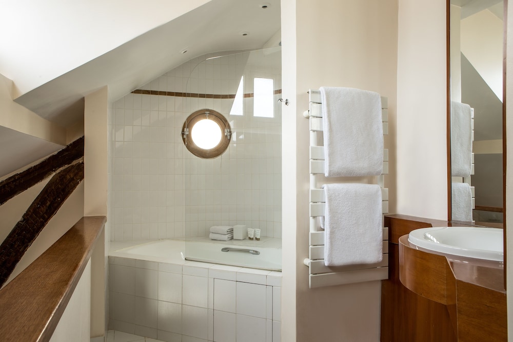Hôtel des Saints-Pères bathroom photo