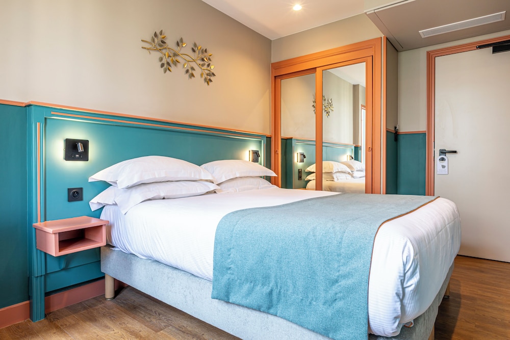 Classic Double Room thumbnail 5
