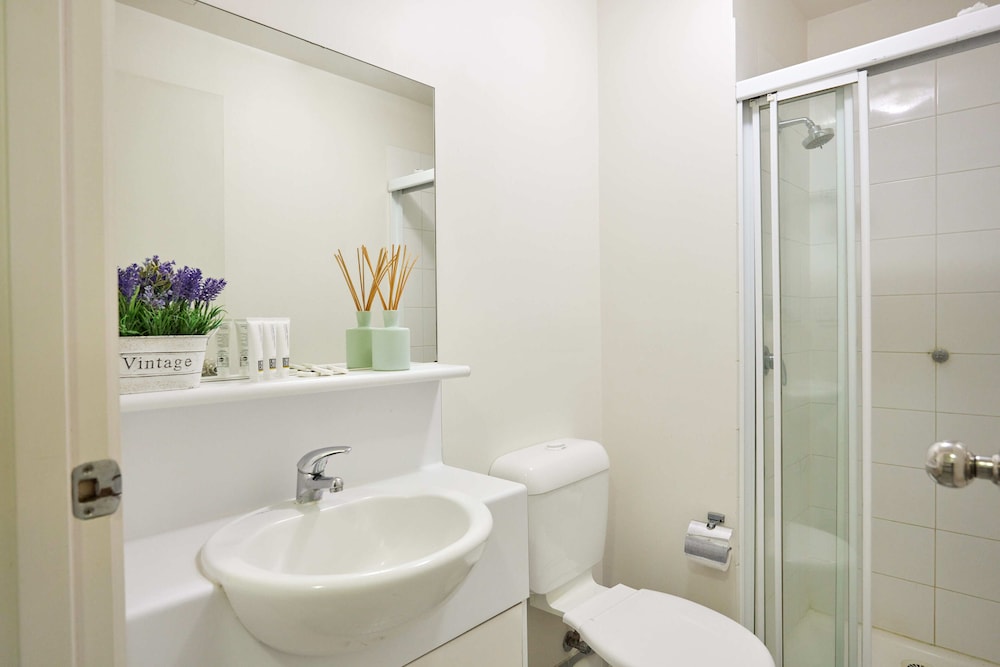 Two Bedroom Apartment - Photo 2