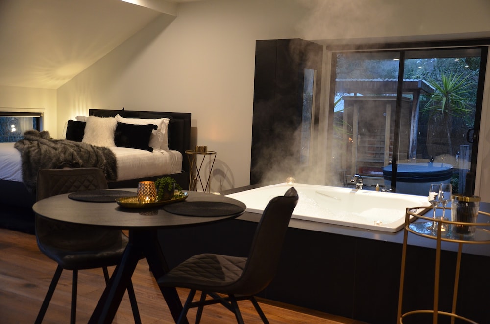 Luxury Villa, 1 Bedroom, Hot Tub (7 Villa Single Night) photo 1