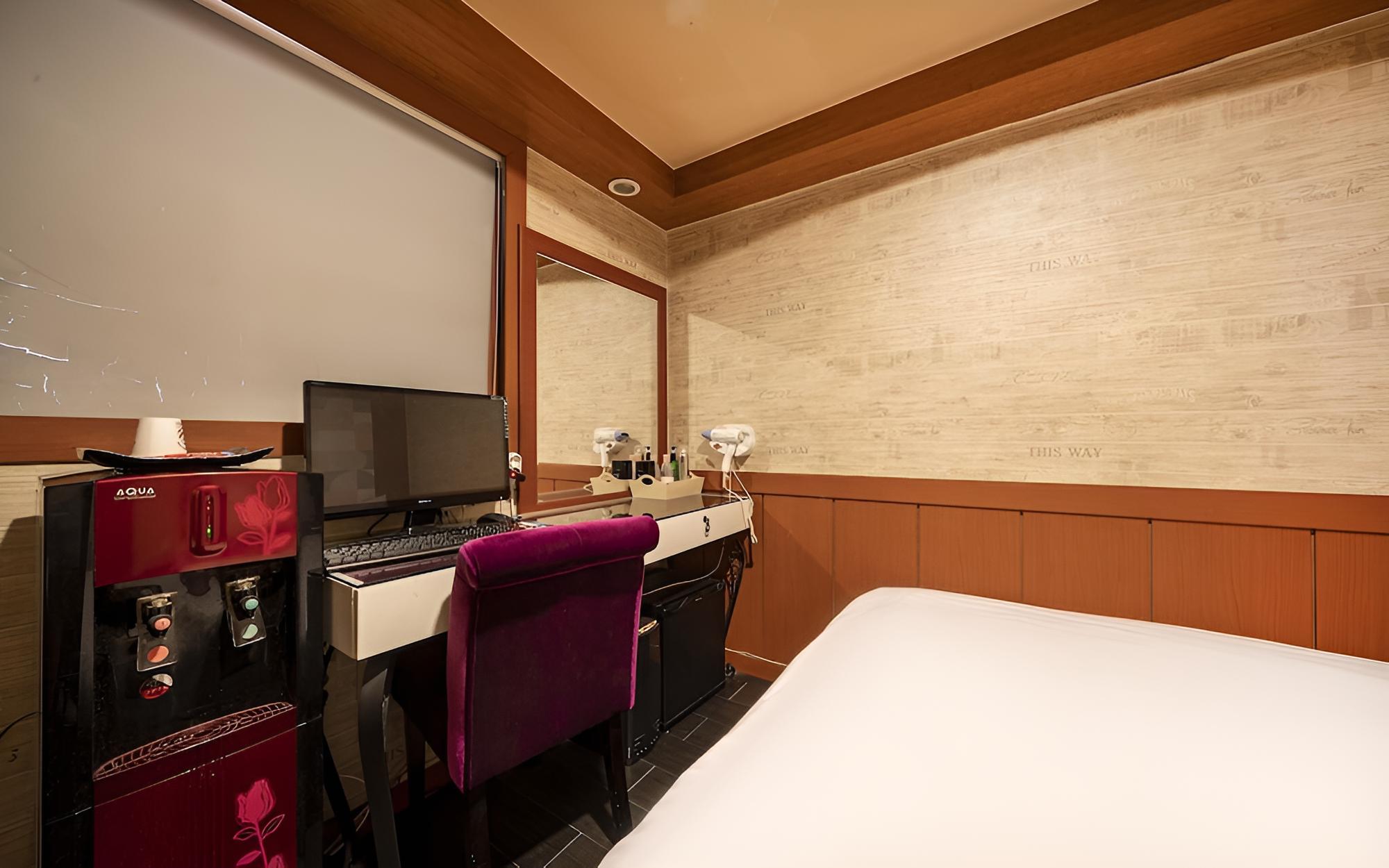 Room (Standard Room) - Photo 11