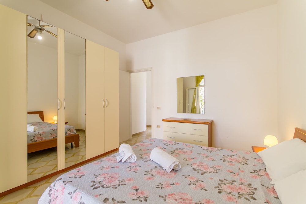 Standard Apartment, 3 Bedrooms, 2 Bathrooms (Casa Del Mare With Garden Near The)