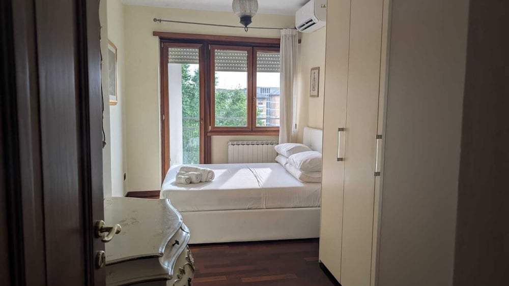 Comfort Room, Balcony, City View