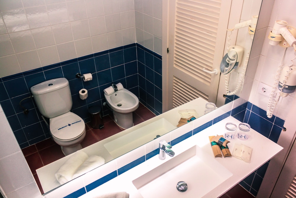 Standard Double Room, 2 Twin Beds - Photo 6