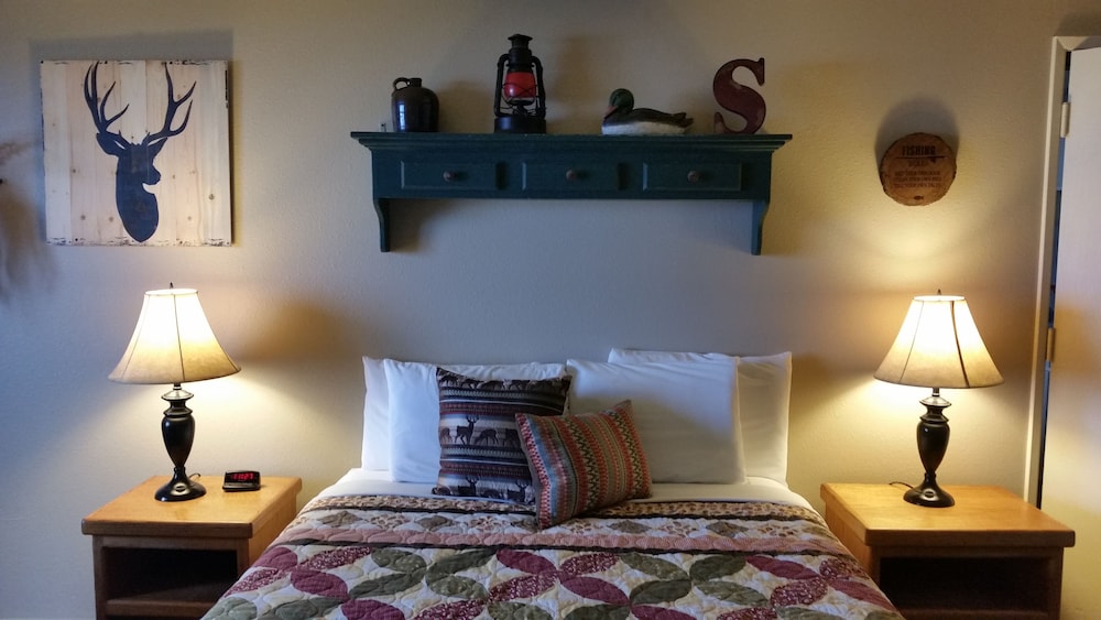 (C) Signature Room, 1 Queen Bed, Kitchen, Ocean View (No Children or Pets) photo 1
