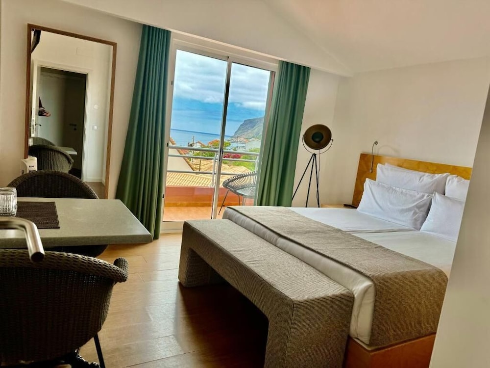 Superior Double or Twin Room, 1 King Bed, Sea View photo 1