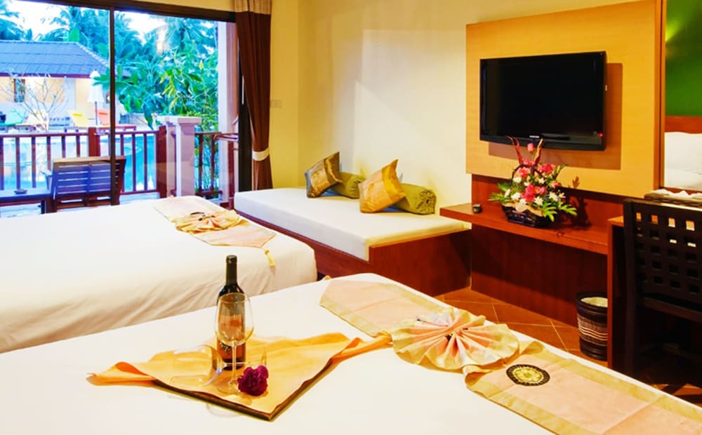 Deluxe Room, Pool View, Courtyard Area - Photo 4
