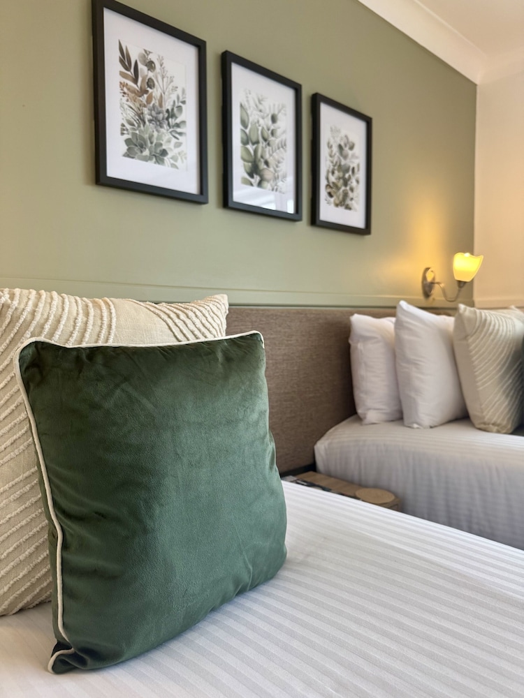 Standard Twin Room, Ensuite - Photo 1
