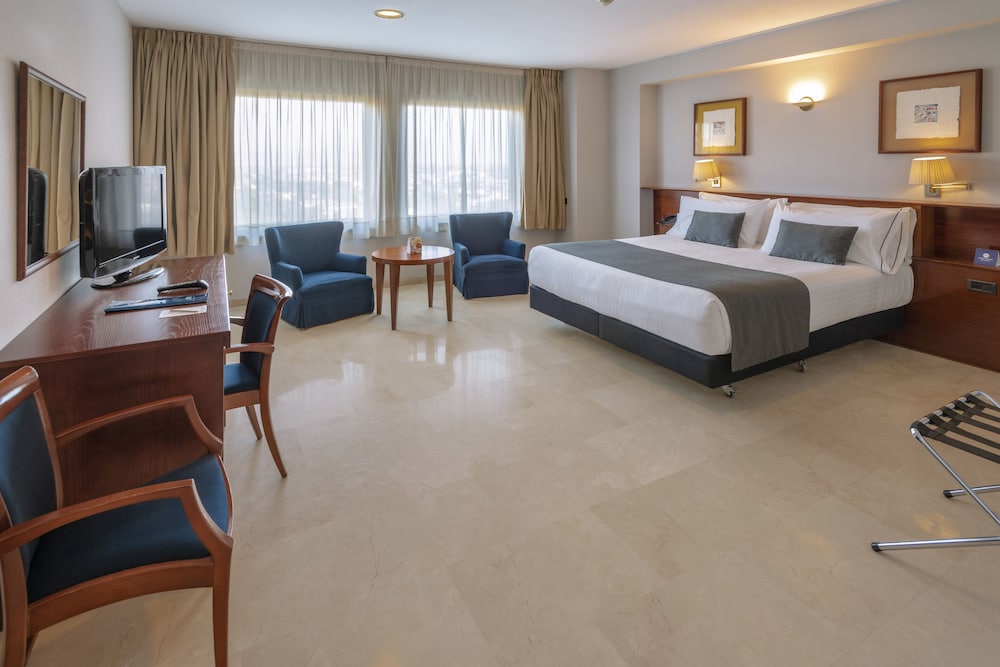 Premium Double Room Single Use - Photo 1