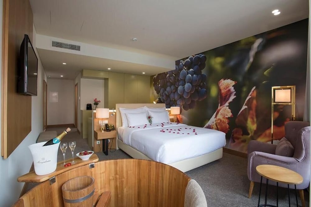Signature Suite