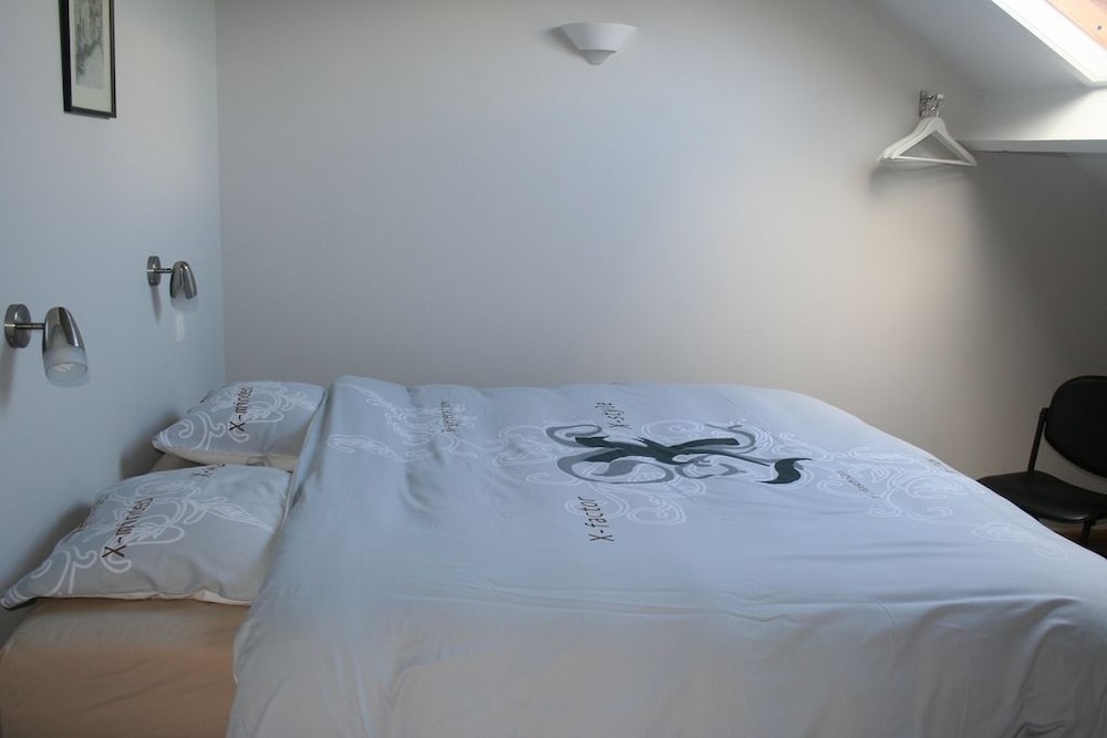 Room (6)