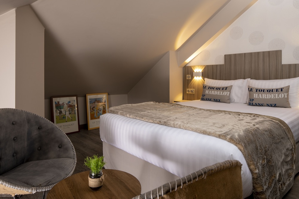 Attic Suite - Photo 1