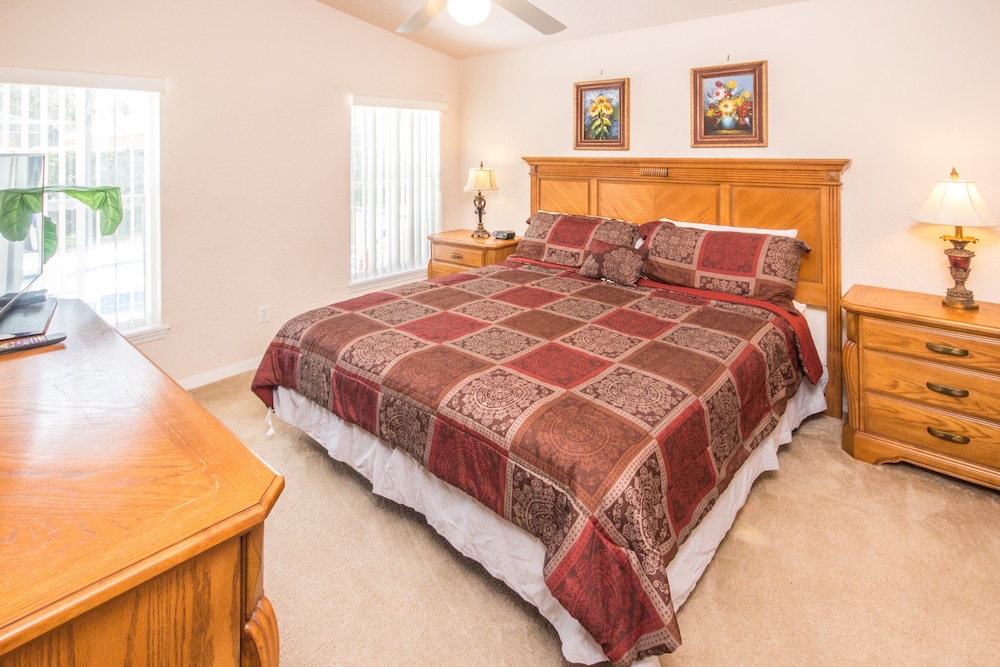 House, 5 Bedrooms photo 2