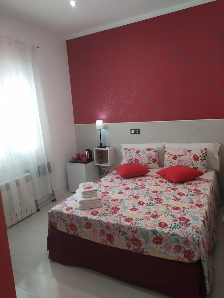 Basic Double Room, Private Bathroom (1.35 bed)